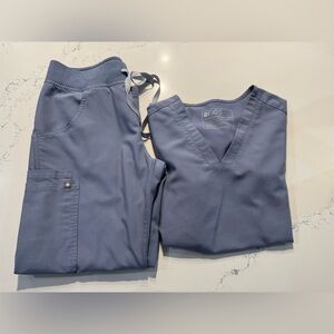 Figs Women’s Vapor Blue Space Dye scrub set- Casma 3-pocket XXS top & Kade XS/T